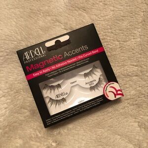 😎 NIB Ardell Magnetic Lashes Accent # 001